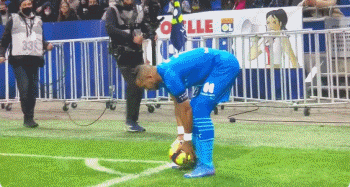 迷你罗助葡萄牙U16夺冠，乔治娜和C罗母亲现场见证