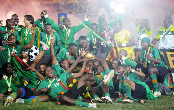 广东大胜广州：萨姆纳首秀伤退徐昕6中6 奎因29+6+7+5+6三分