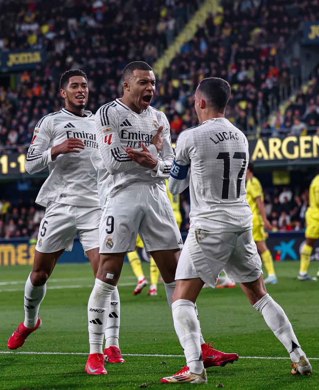 拉齐奥主场对阵博洛尼亚，预计小比分0-1或1-1，拉齐奥防守出色；曼城客场3-0胜桑德兰，英超形势激烈。