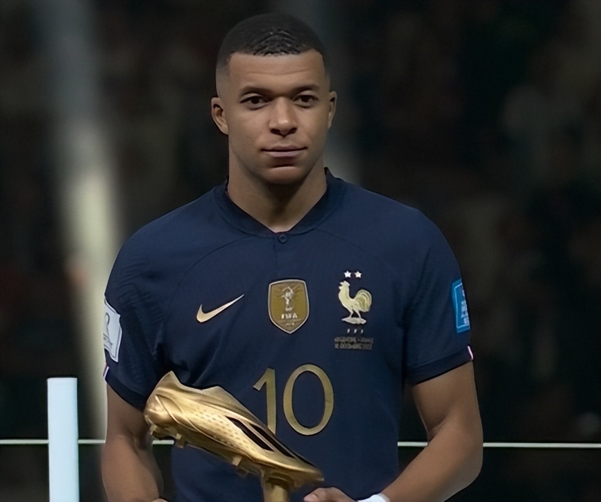 全市场报道哈列巴什维利：模板罗伯逊，皇萨与利物浦在关注他