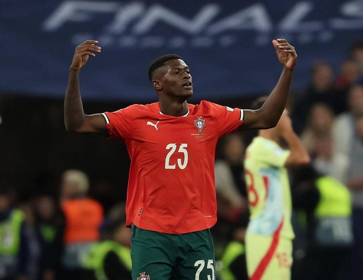 记者：蒋光太、莱昂纳多等人因伤缺阵，首发阵容多人带伤坚持