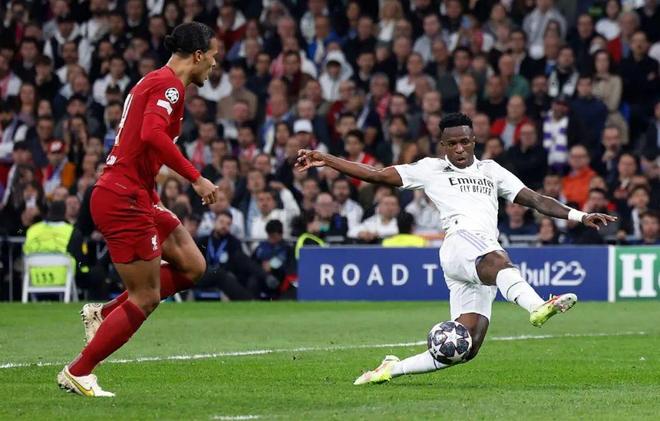 半场战报：格拉斯哥流浪者0-2罗马，佩莱格里尼、苏莱破门