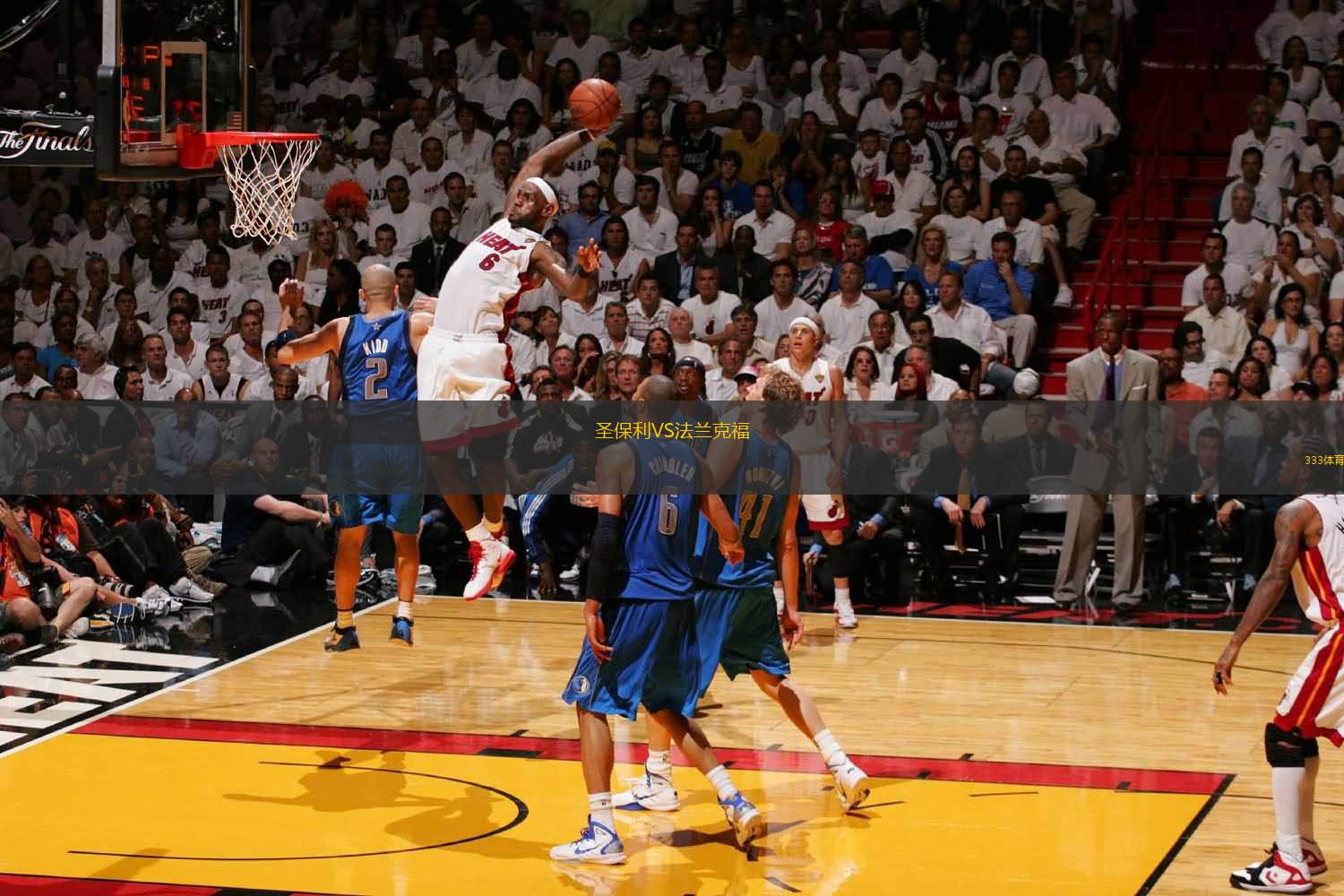 手感火热！小巴里·布朗首节3记三分球轰下11分1板1助1断